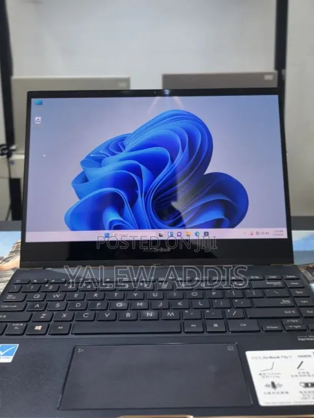 New Laptop Asus ZenBook UX330UA 16GB Intel Core i7 SSD 512GB