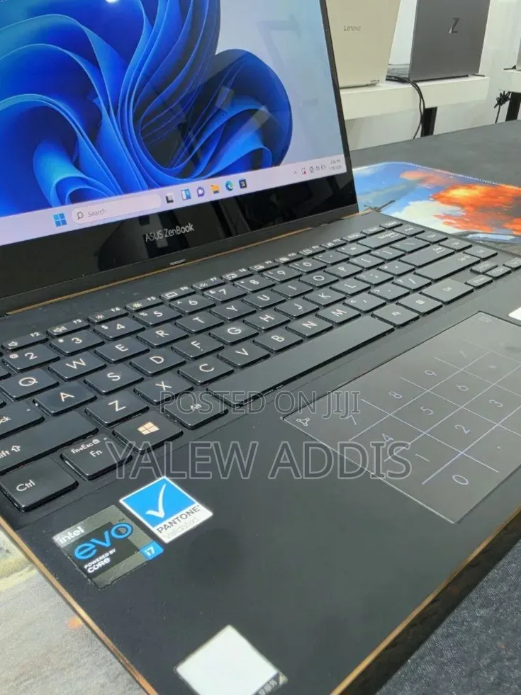 New Laptop Asus ZenBook UX330UA 16GB Intel Core i7 SSD 512GB