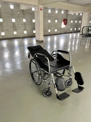 ሰፊ መቀመጫ ያለው ዊልቸር — Wheelchair With Spacious Seat