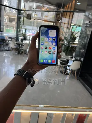 Apple iPhone 11 64 GB White