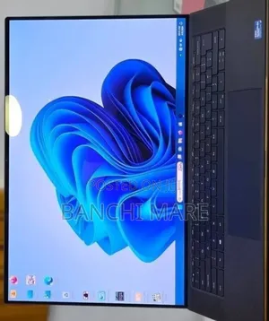 New Laptop Dell Precision 5560 4GB Intel Core i9 SSD 32GB