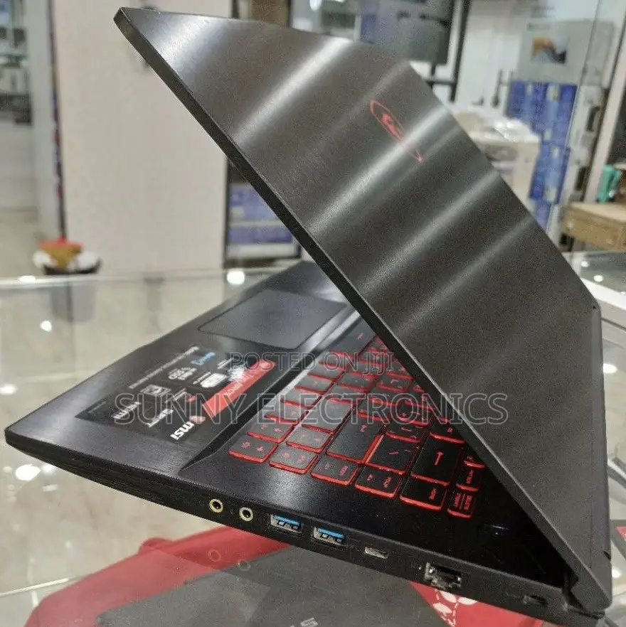 New Laptop MSI Katana 15 8GB Intel Core i7 HDD+SSD 1T