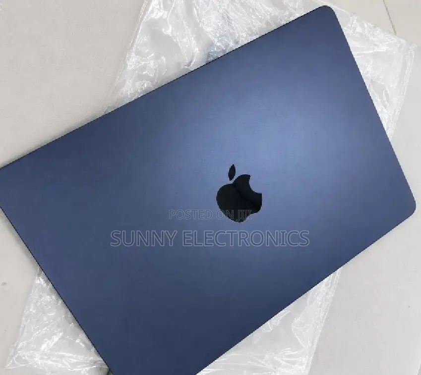 New Laptop Apple MacBook Air 2022 M2 8GB Apple M2 SSD 256GB