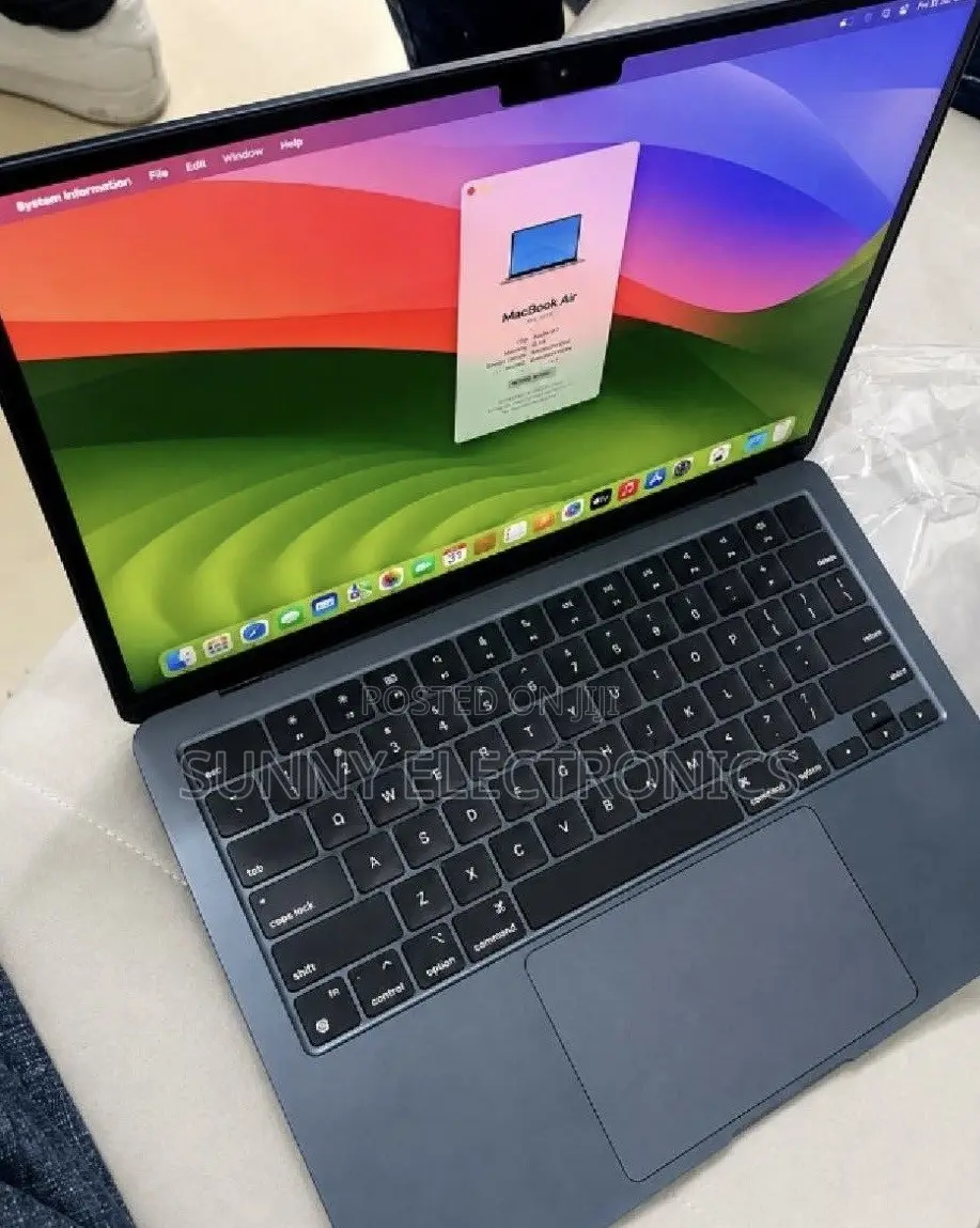 New Laptop Apple MacBook Air 2022 M2 8GB Apple M2 SSD 256GB