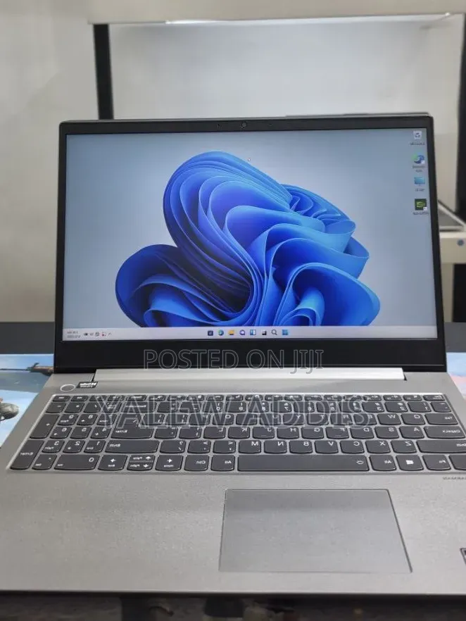 New Laptop Lenovo ThinkBook 13 16GB Intel Core i5 SSD 512GB
