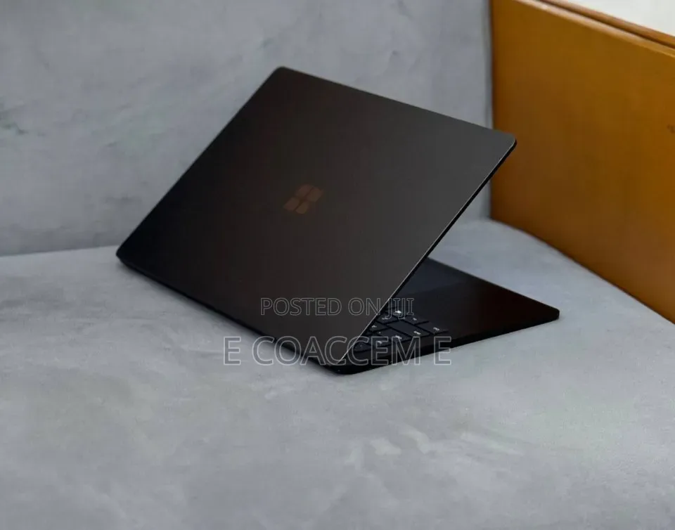 New Laptop Microsoft Surface 16GB Intel Core i7 SSD 512GB