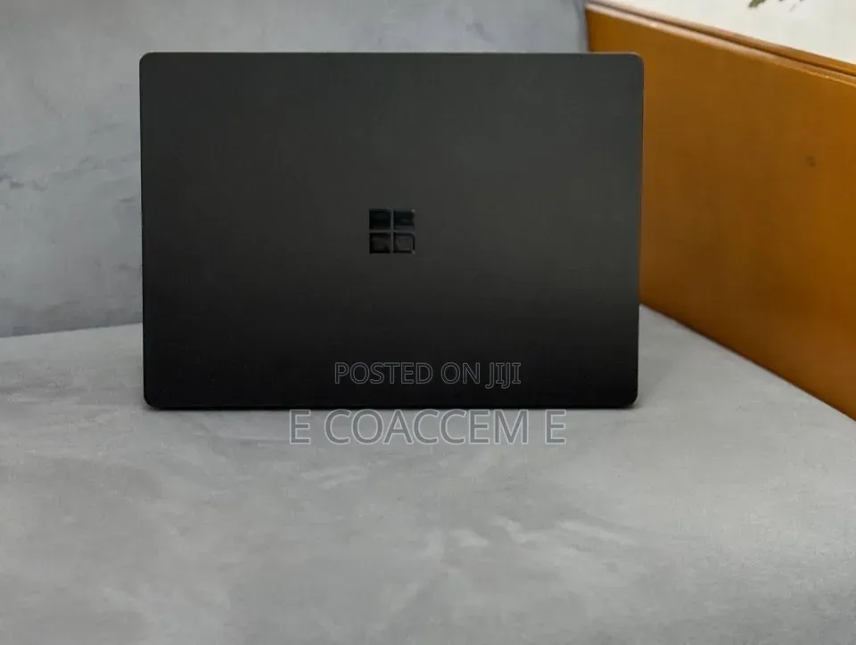 New Laptop Microsoft Surface 16GB Intel Core i7 SSD 512GB