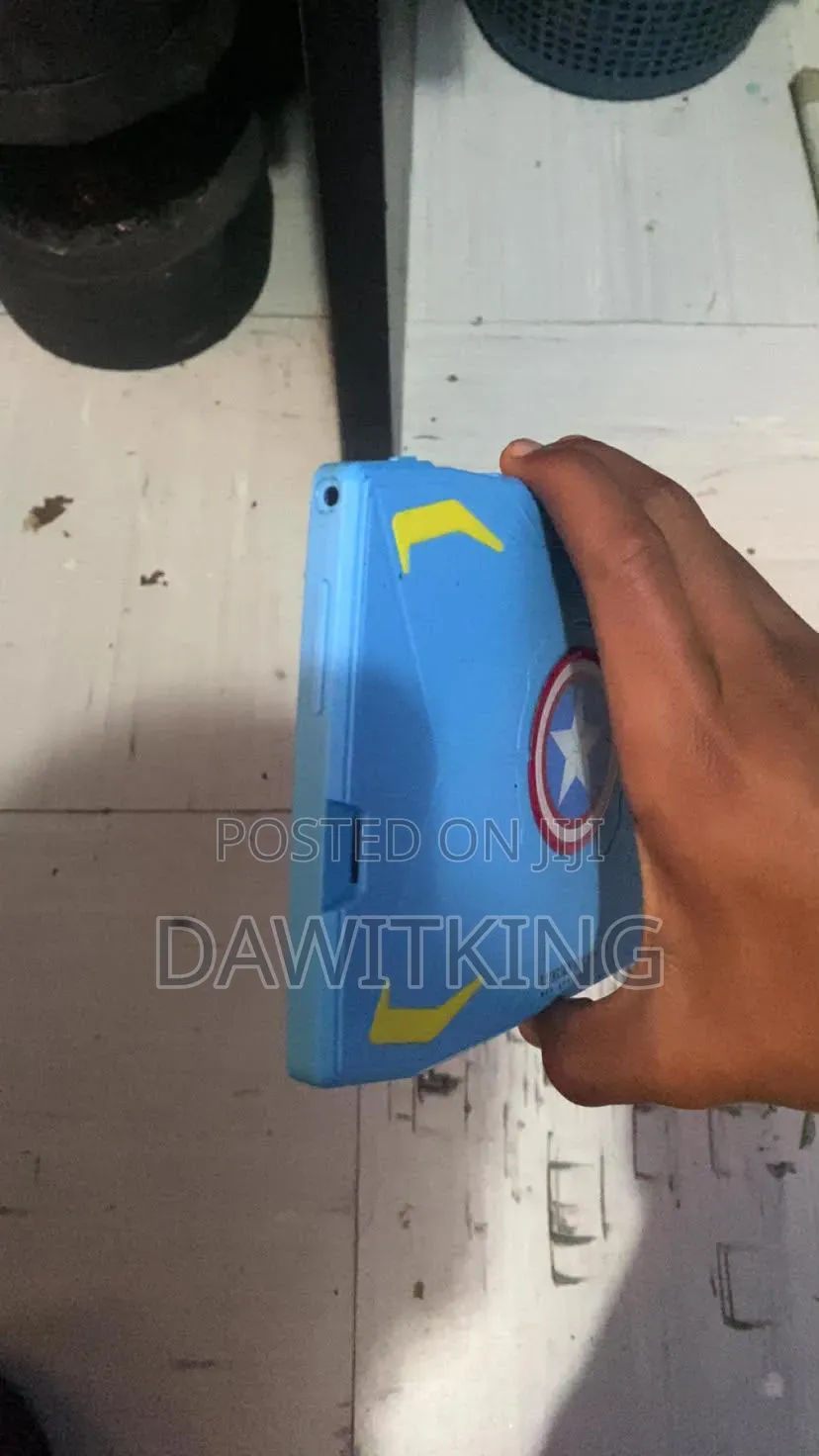 Luxury Touch E825 16 GB Blue
