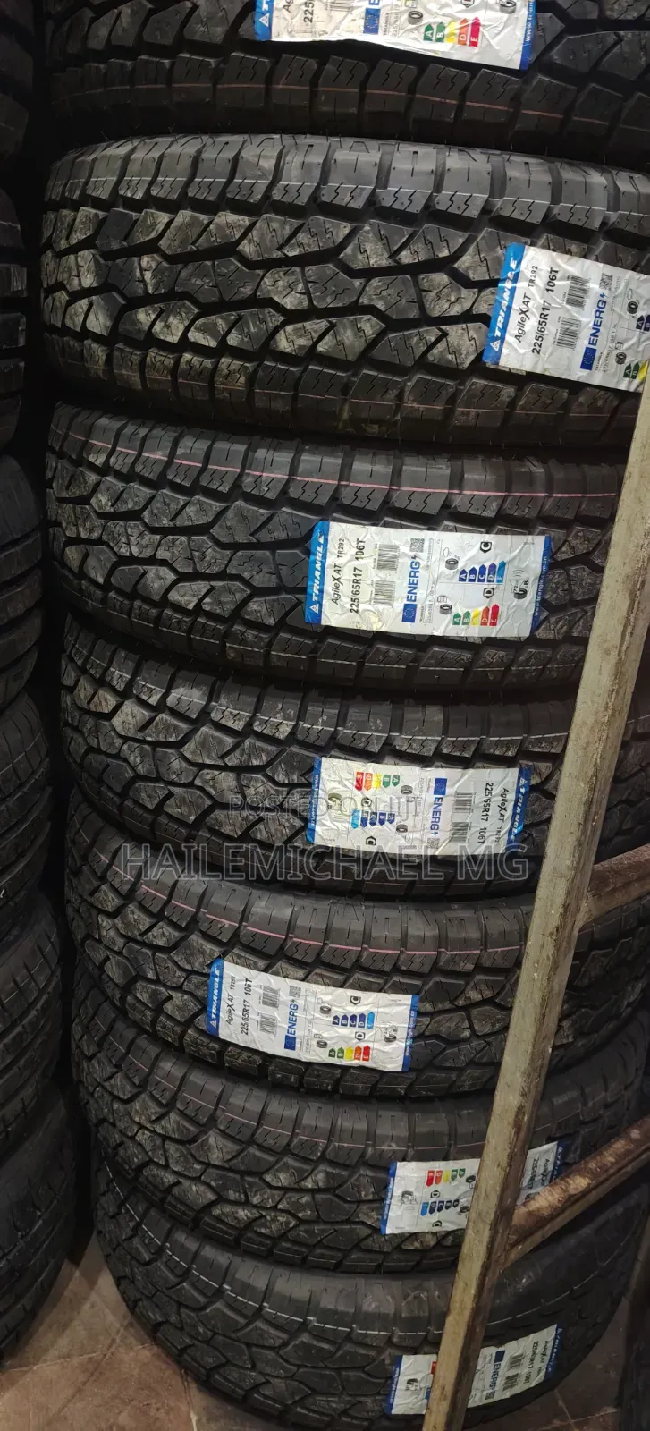 225 65 R17 RAV4 Car Tyre Triangle