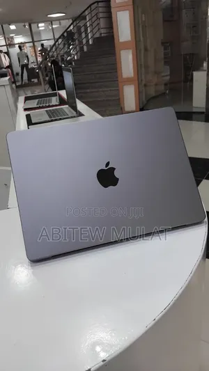 New Laptop Apple MacBook Pro 2021 M1 32GB Apple M1 Pro SSD 512GB