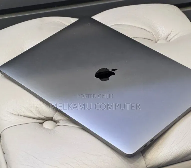 New Laptop Apple MacBook Pro 2019 16GB Intel Core i7 SSD 512GB
