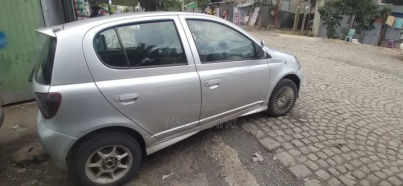 Toyota Vitz 2001 Gray