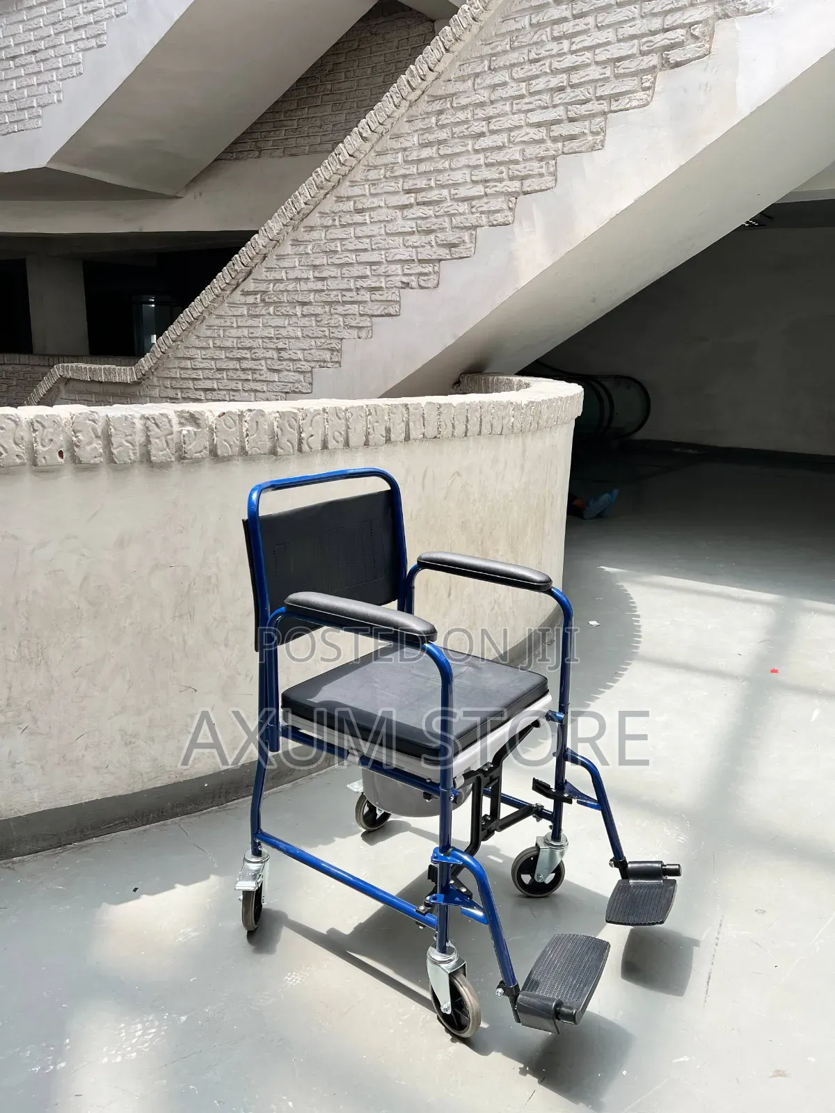 ለቀላል አጠቃቀም — Easy Use Commode Wheelchair