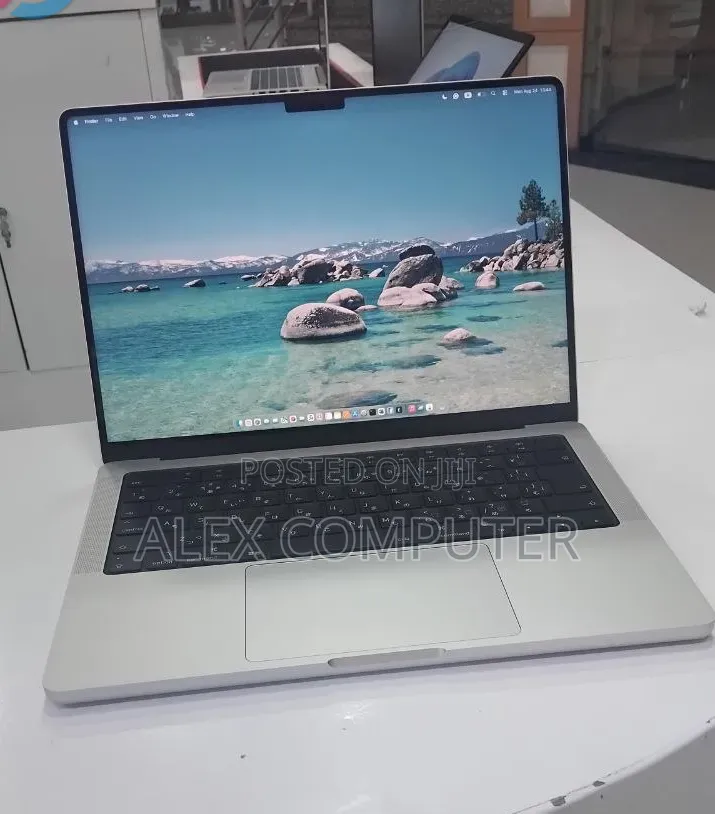 New Laptop Apple MacBook Pro 2024 M4 Pro 16GB Apple M4 Pro SSD 512GB
