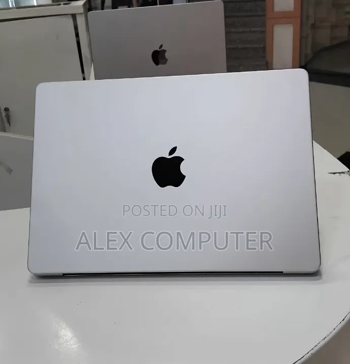 New Laptop Apple MacBook Pro 2024 M4 Pro 16GB Apple M4 Pro SSD 512GB