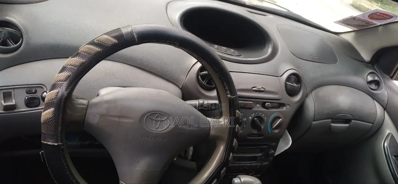 Toyota Vitz 2001 Gray