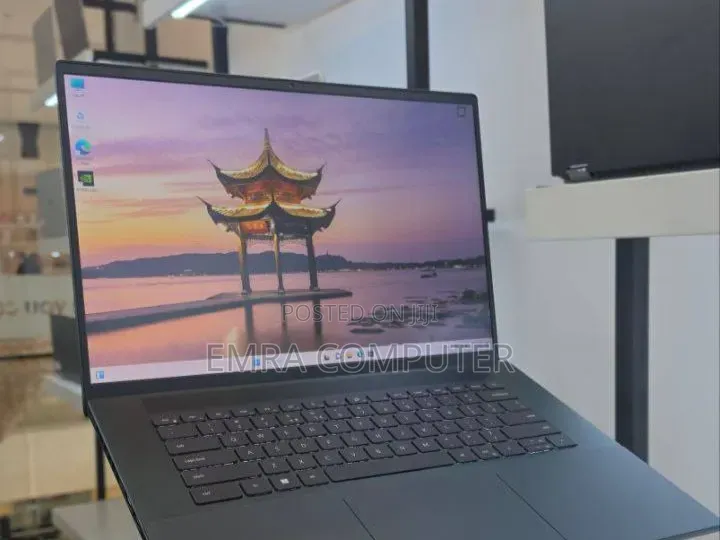 New Laptop Dell 16GB Intel Core i7 SSD 512GB
