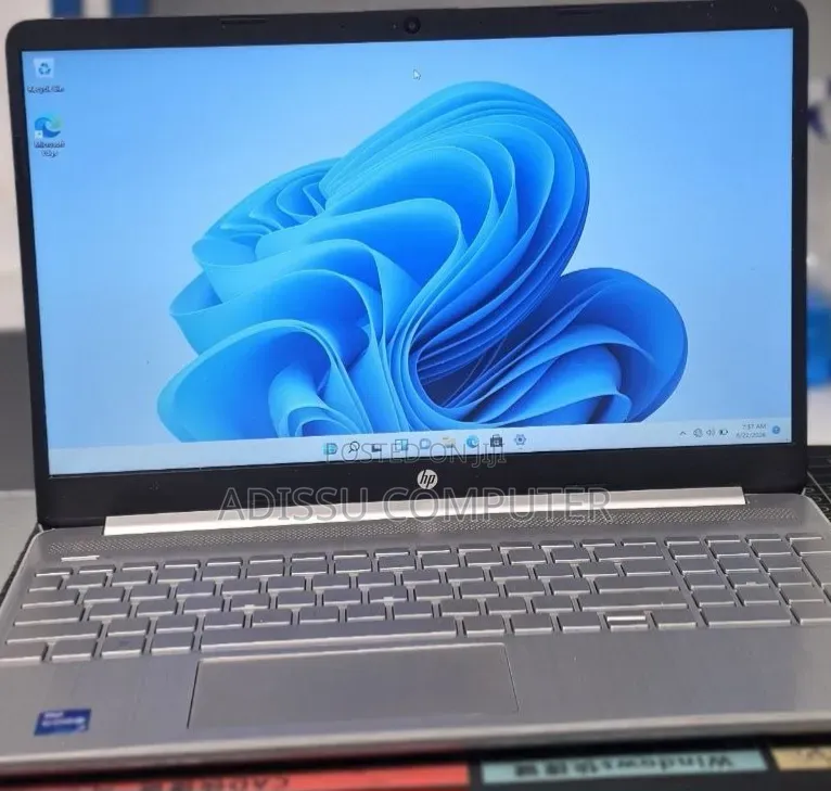 New Laptop HP Pavilion 15 8GB Intel Core i5 SSD 128GB