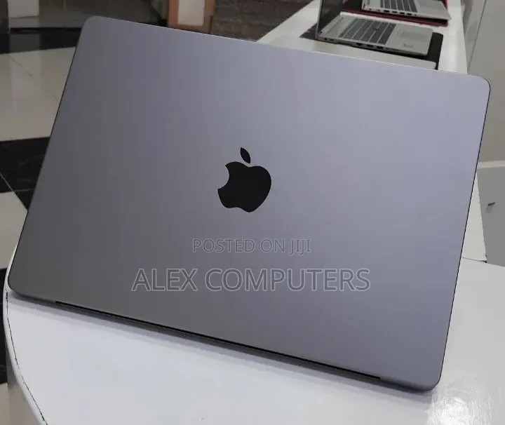 New Laptop Apple MacBook Pro 2021 M1 32GB Apple M1 Pro SSD 512GB