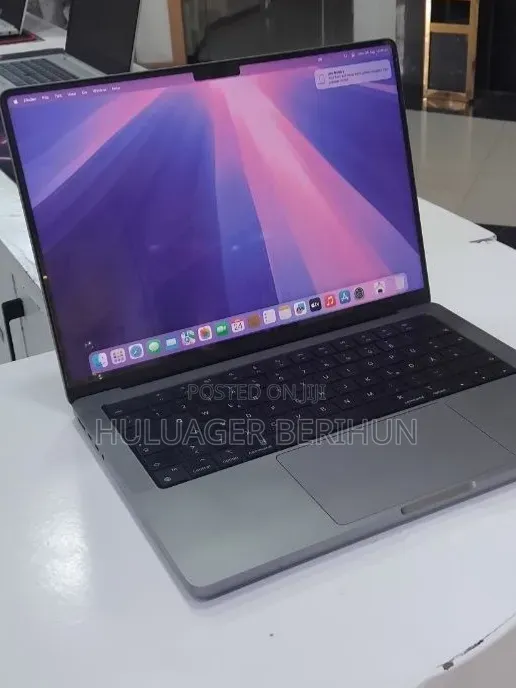 New Laptop Apple MacBook Pro 2021 M1 32GB Apple M1 Pro SSD 1T