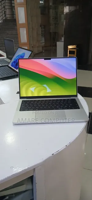 New Laptop Apple MacBook Pro 2024 M4 16GB Apple M4 Pro SSD 512GB