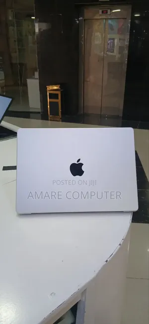 New Laptop Apple MacBook Pro 2024 M4 16GB Apple M4 Pro SSD 512GB
