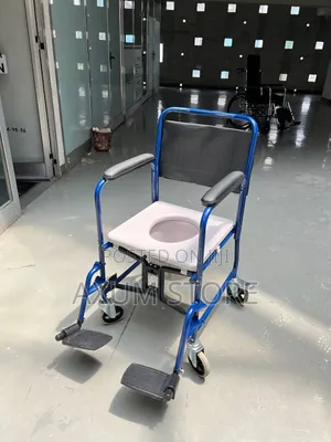 ለሁሉም አጠቃቀም — Versatile Commode Wheelchair