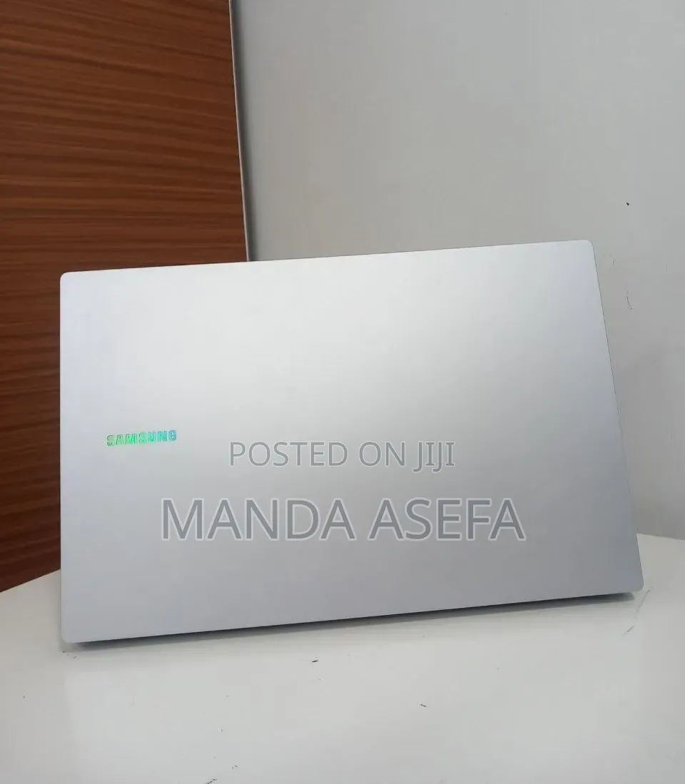 New Laptop Samsung Galaxy Book4 8GB Intel Core 5 SSD 512GB
