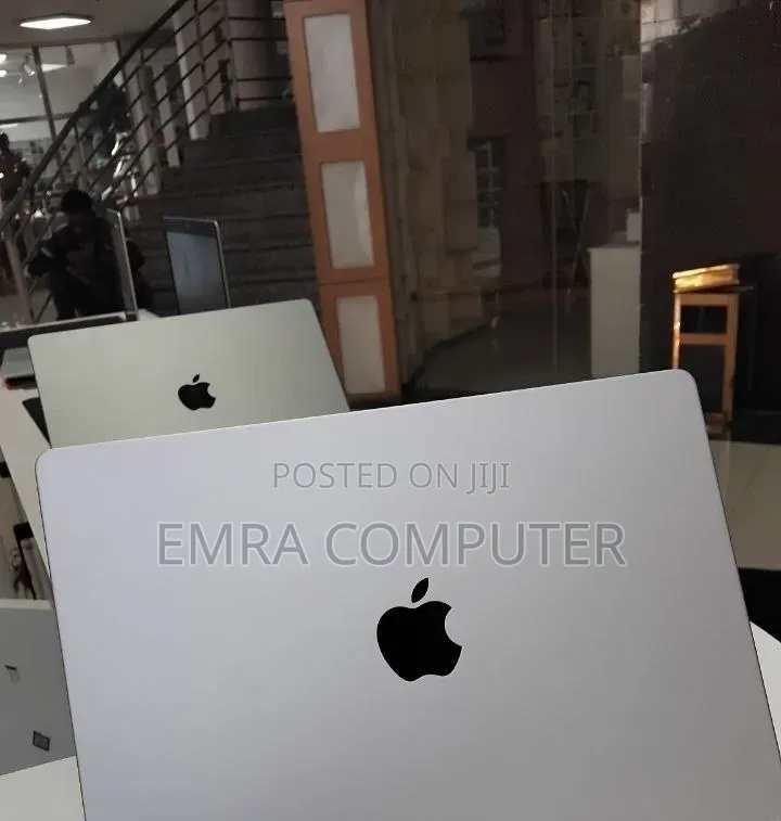 New Laptop Apple MacBook Pro 2024 M4 16GB Apple M4 Pro SSD 512GB