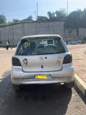 Toyota Vitz 2001 Silver