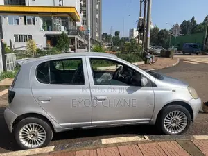 Toyota Vitz 2001 Silver