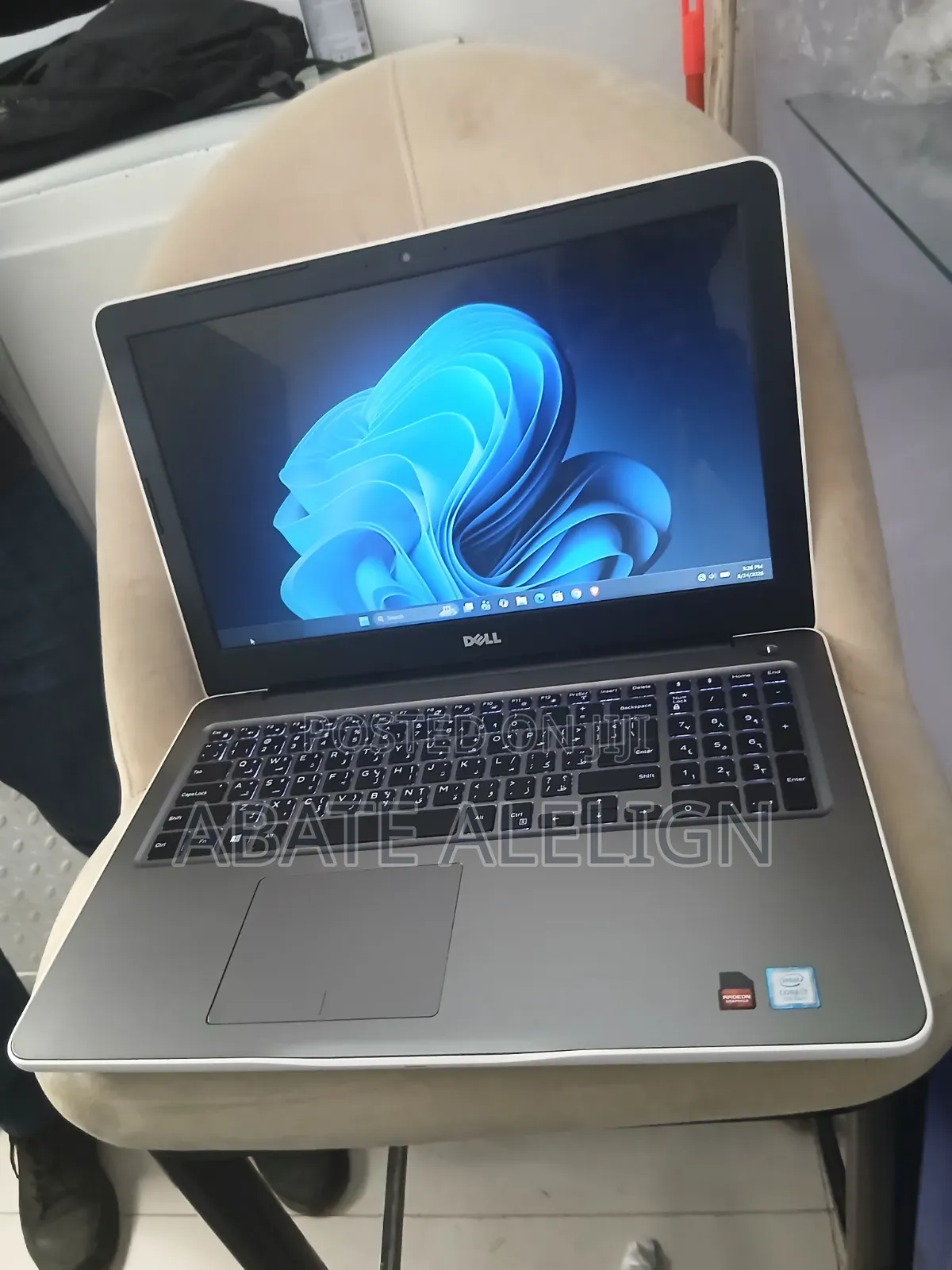New Laptop Dell Inspiron 15 8GB Intel Core i7 SSD 1T
