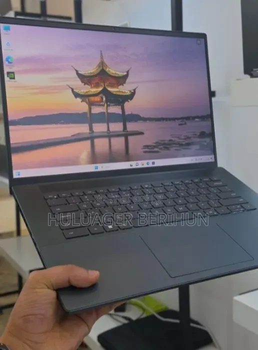 New Laptop Dell Inspiron 15 16GB Intel Core i7 SSD 512GB