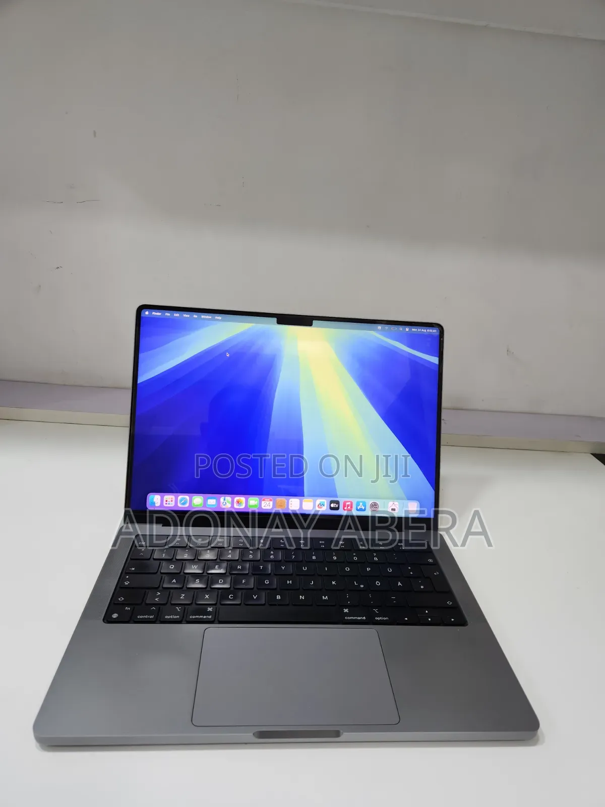 New Laptop Apple MacBook 32GB SSD 1T