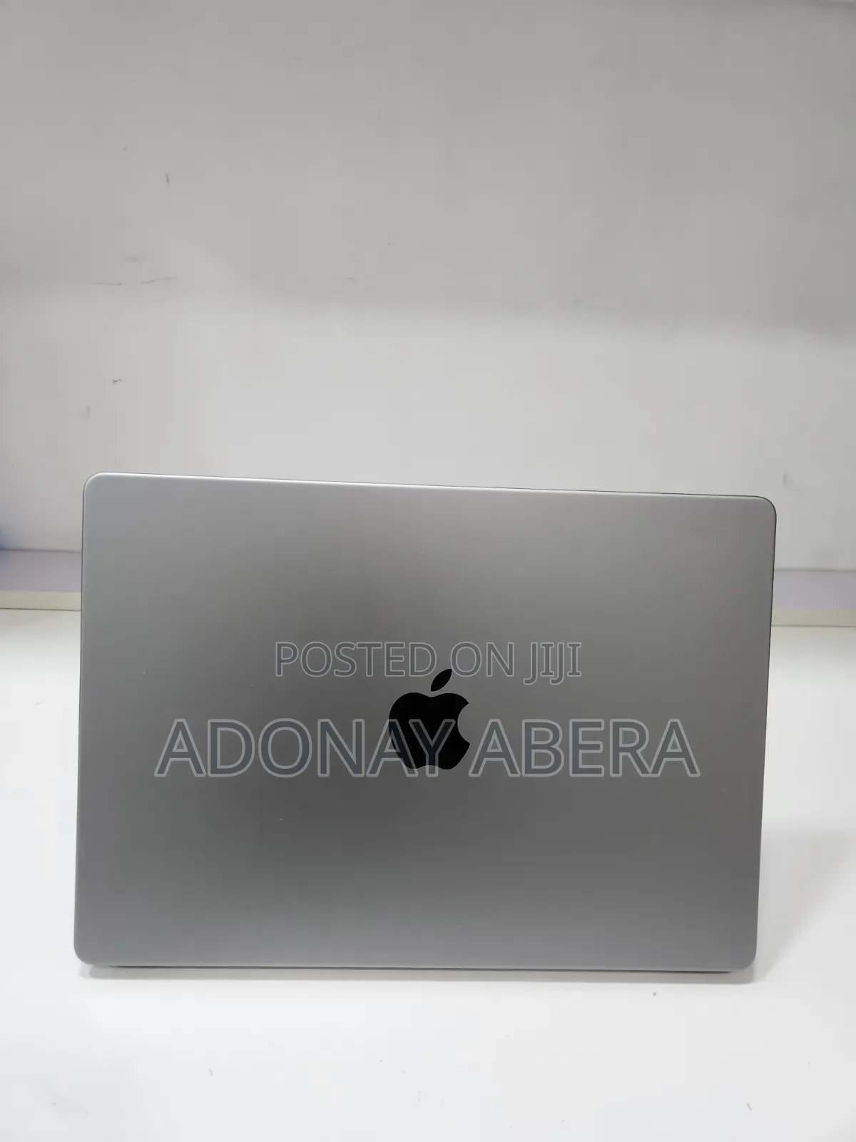 New Laptop Apple MacBook 32GB SSD 1T
