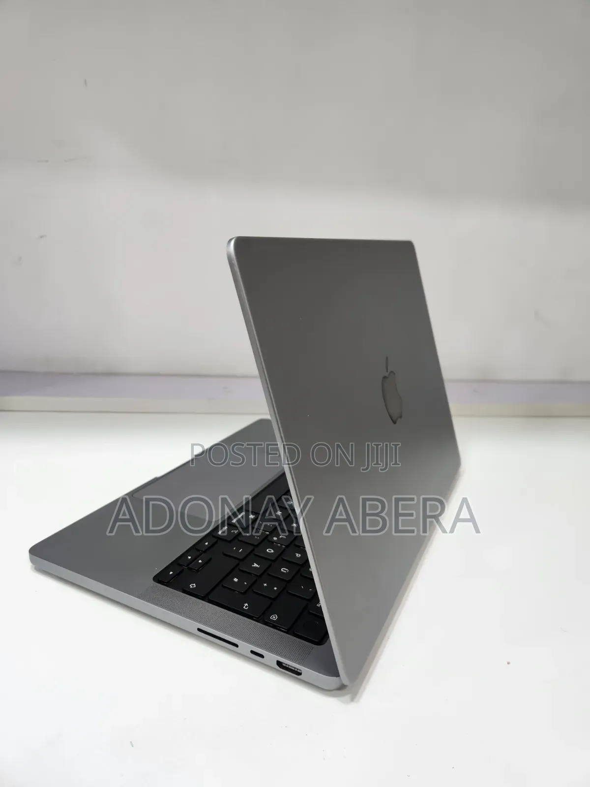New Laptop Apple MacBook 32GB SSD 1T