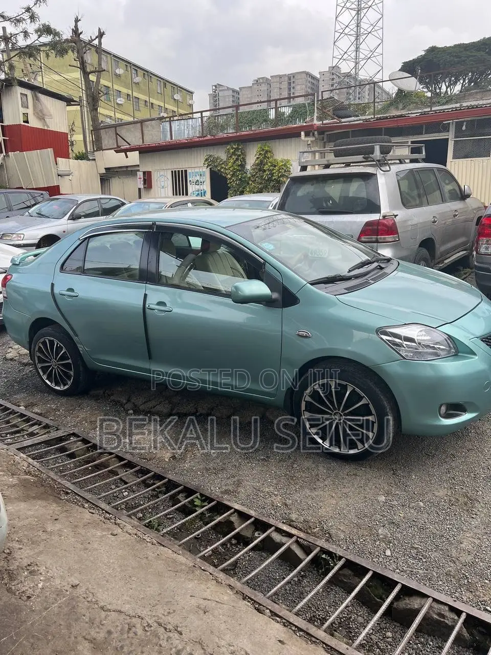 Toyota Yaris Base Sedan 4dr 2010 Blue