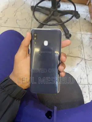 Samsung Galaxy A30 64 GB Black