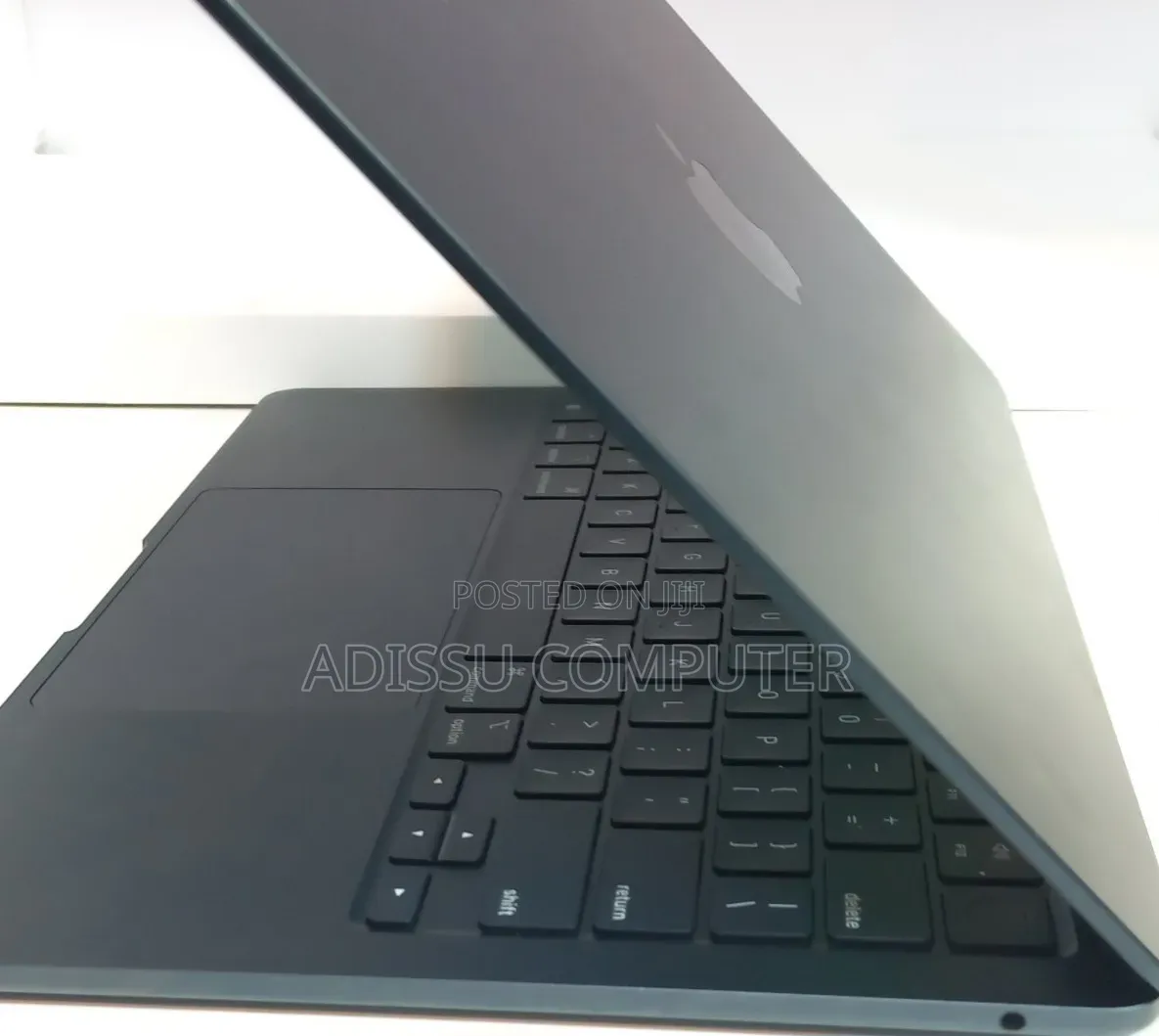 New Laptop Apple MacBook Air 2022 M2 8GB Apple M2 SSD 256GB