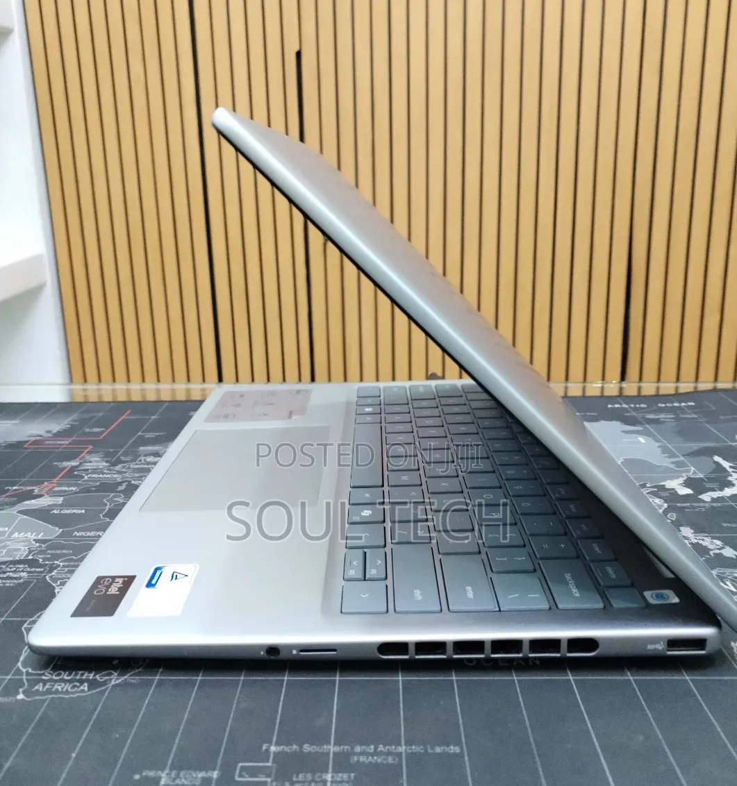 New Laptop Dell Inspiron 14 7440 16GB Intel Core Ultra 7 SSD 1T