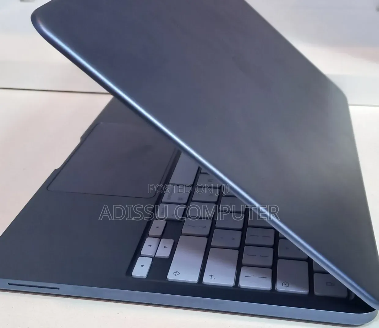 New Laptop Apple MacBook Air 2026 M5 8GB Intel Core i5 SSD 256GB
