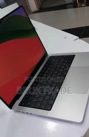 New Laptop Apple MacBook Pro 2024 M4 16GB Apple M4 Pro SSD 512GB