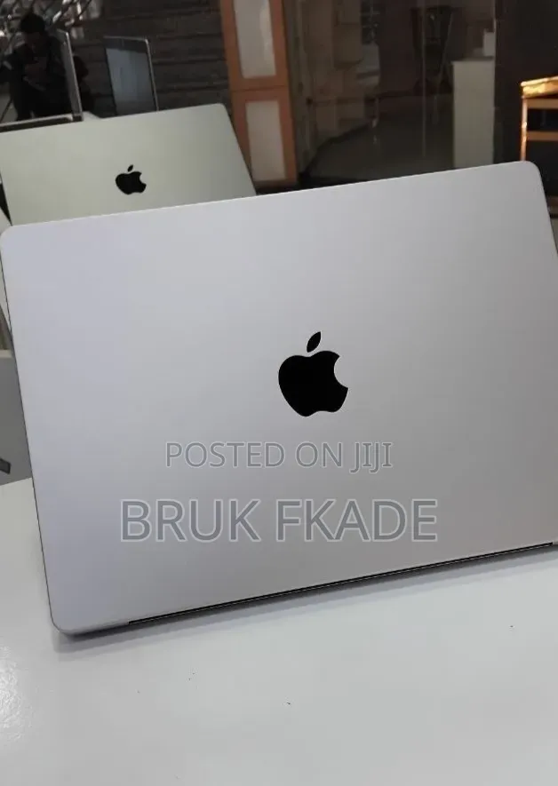 New Laptop Apple MacBook Pro 2024 M4 16GB Apple M4 Pro SSD 512GB