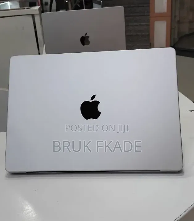 New Laptop Apple MacBook Pro 2024 M4 16GB Apple M4 Pro SSD 512GB