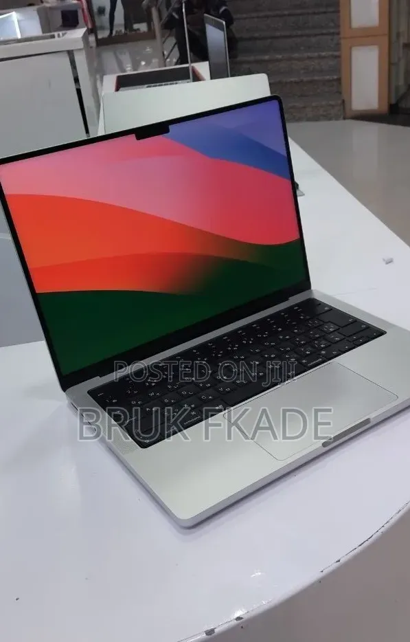 New Laptop Apple MacBook Pro 2024 M4 16GB Apple M4 Pro SSD 512GB