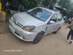 Toyota Platz 2005 Silver