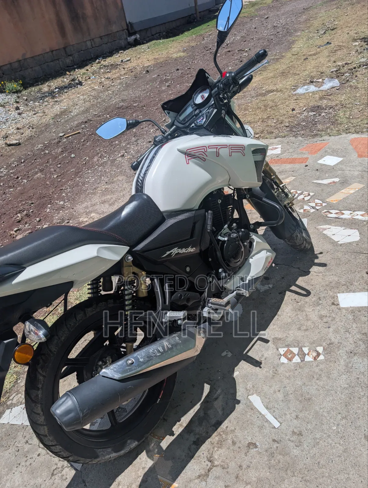 TVS Apache 180 RTR 2024 White