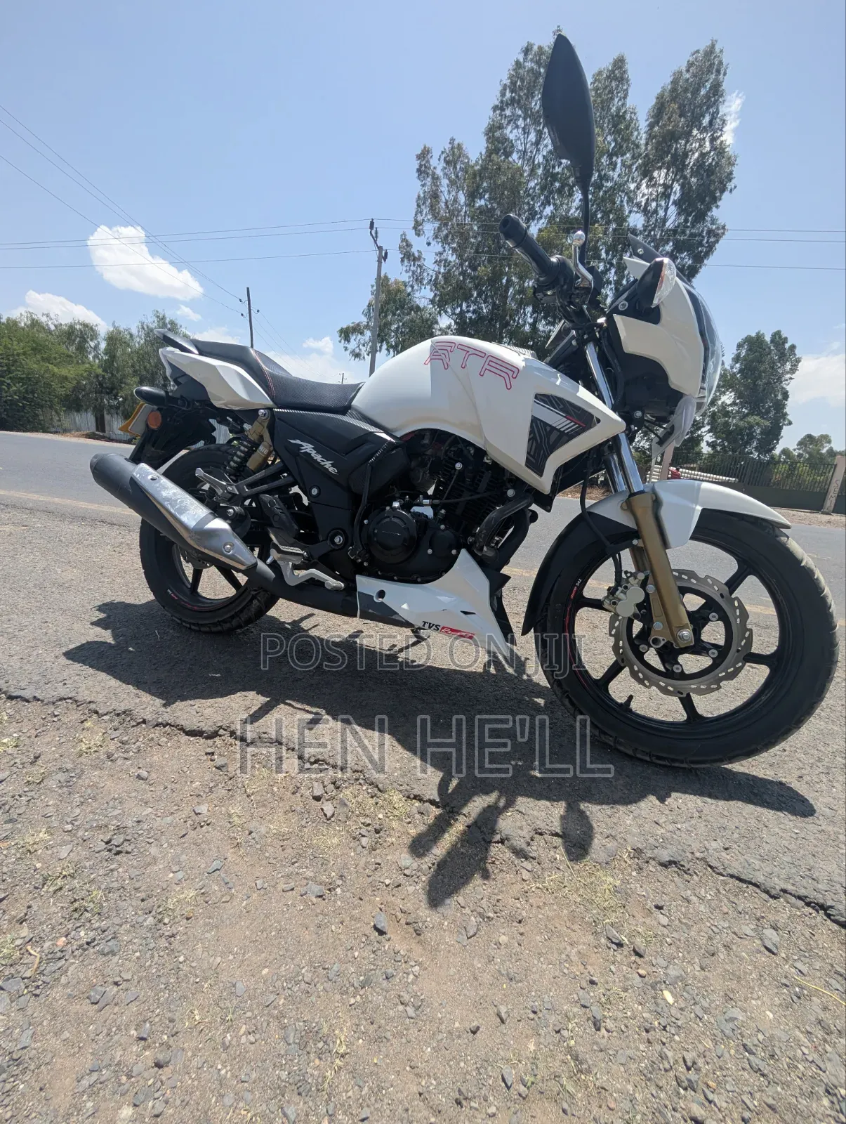 TVS Apache 180 RTR 2024 White