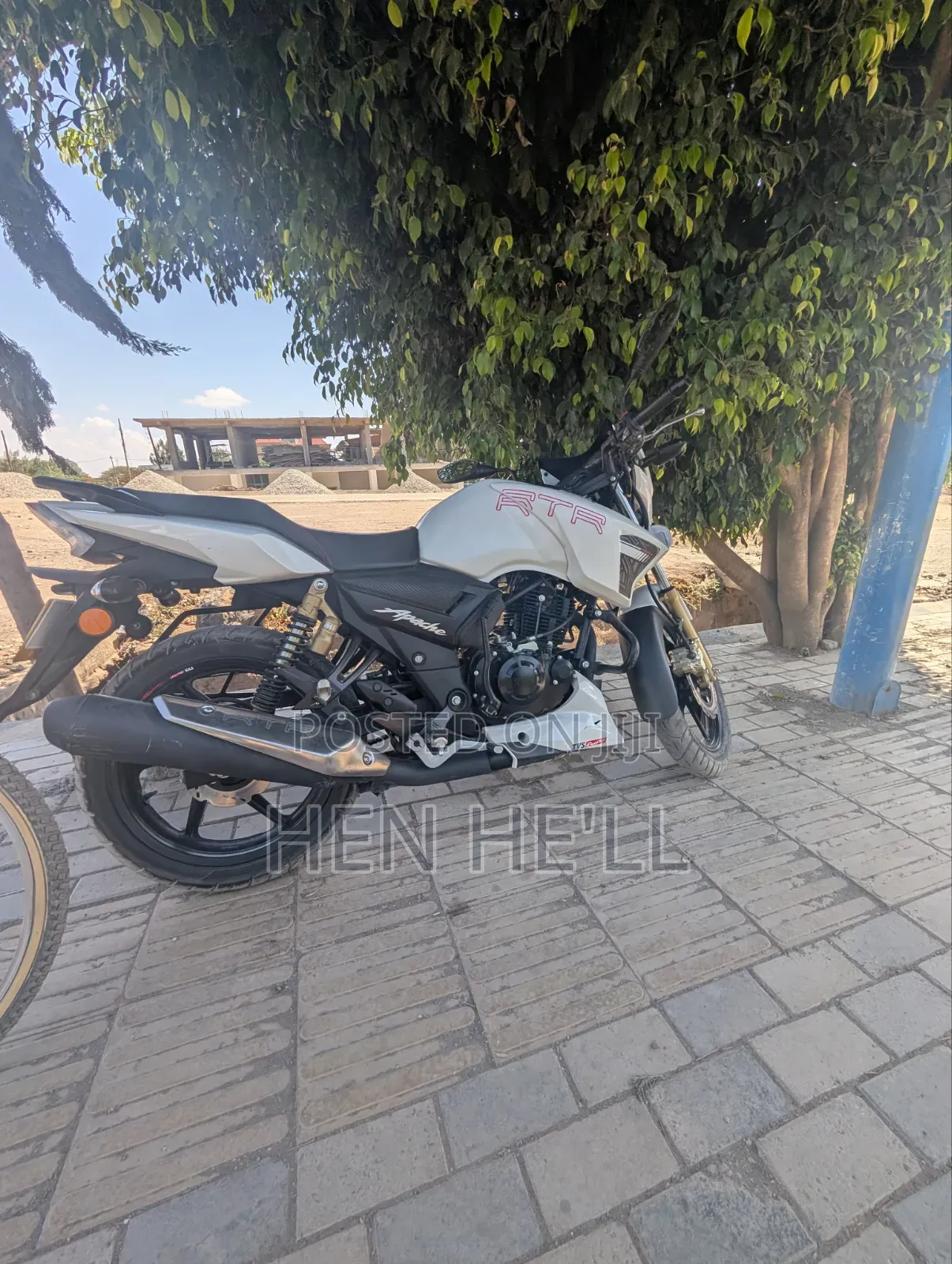 TVS Apache 180 RTR 2024 White