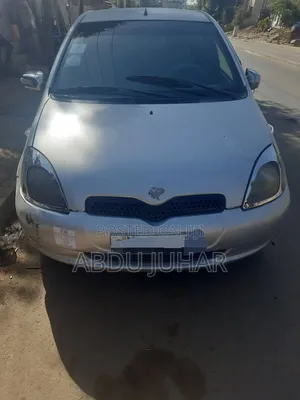 Toyota Vitz 2001 Silver